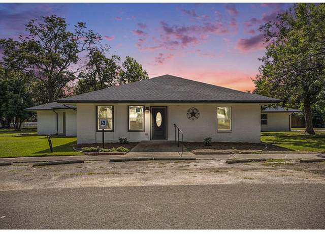 Property at 711 W Sidnor St, Alvin, TX 77511, 3 beds, 4 baths