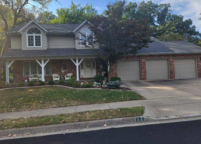 Property at 1128 W Brookforest Dr, Peoria, IL 61615, 4 beds, 4 baths