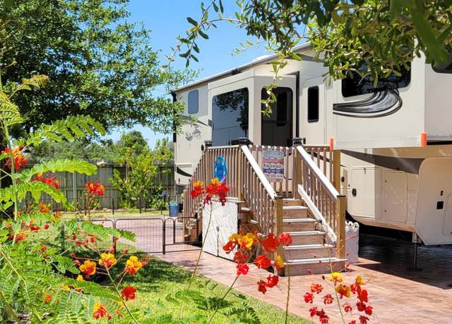 Property at 55 Augusta Cir, Aransas Pass, TX 78336, 1 bed, 1.5 baths