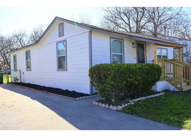 Property at 206 Verne St, San Antonio, TX 78221, 4 beds, 1 bath