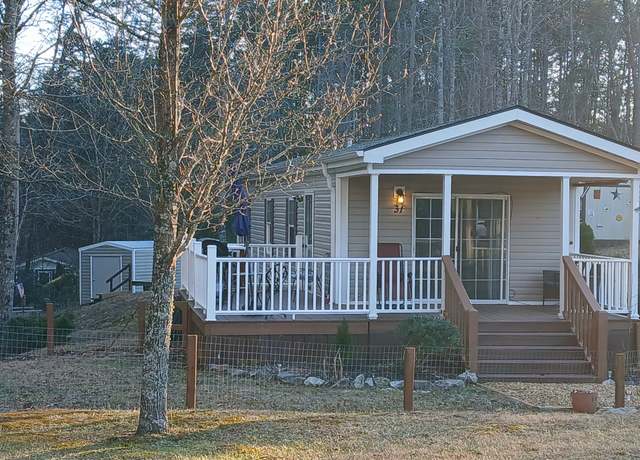 Property at 31 Campbell Ln, Young Harris, GA 30582, 2 beds, 1 bath