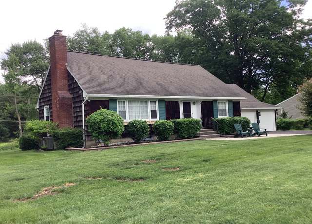 Property at 32 Brookwood Dr, Latham, NY 12110, 5 beds, 2.5 baths