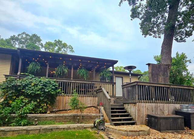 Property at 8107 Spruce Dr, Rogers, AR 72756, 2 beds, 2 baths