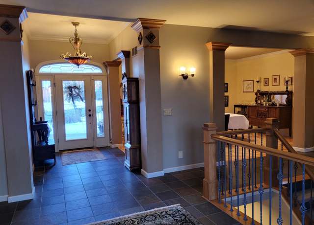 Property at 5123 N Primrose Ct, Peoria, IL 61615, 4 beds, 4 baths