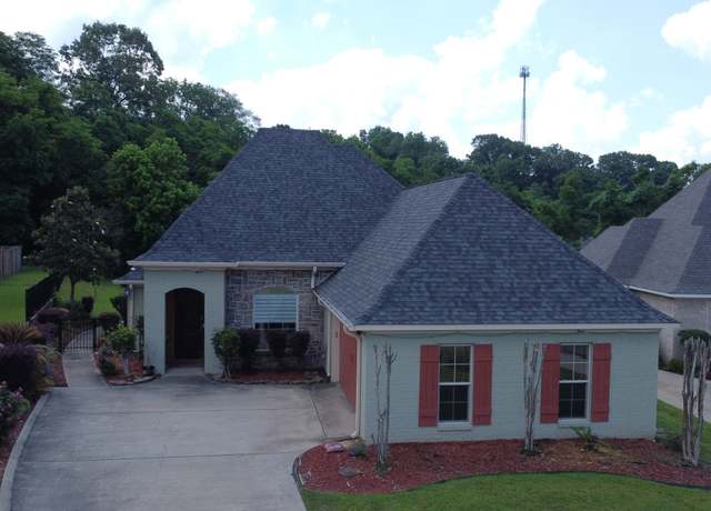 Property at 110 Olde Trace Dr, Vicksburg, MS 39180, 3 beds, 2.5 baths