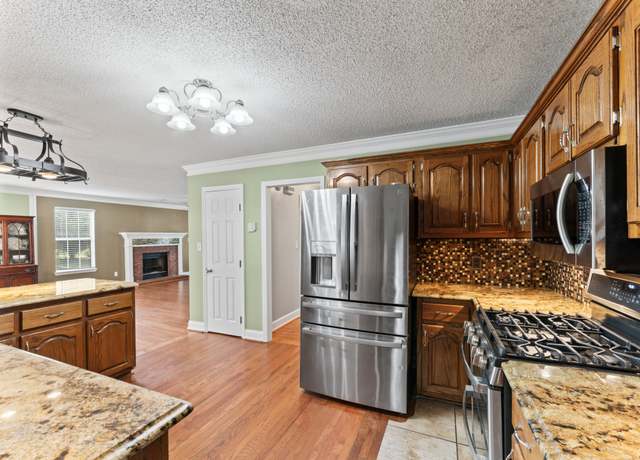 Property at 4014 Saint Clair Cir, Moody, AL 35004, 4 beds, 2.5 baths