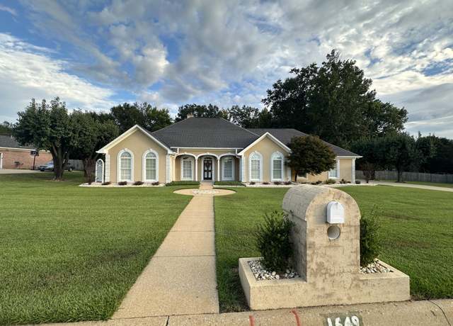 Property at 1649 Medlar Dr, Tuscaloosa, AL 35405, 4 beds, 2.5 baths