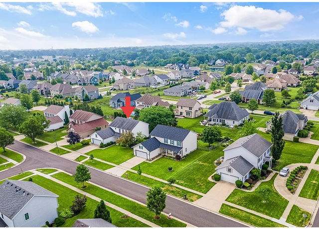 Property at 1303 Finch Dr, Bowling Green, OH 43402, 4 beds, 2.5 baths
