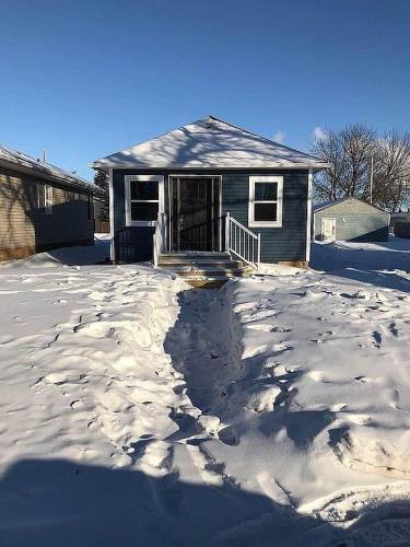 910 2nd Ave NE, East Grand Forks, MN 56721 | MLS# 11501321 | Redfin