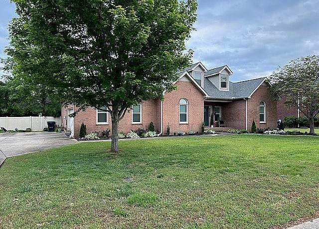 Property at 1831 Pennington Dr, Murfreesboro, TN 37129, 3 beds, 3 baths