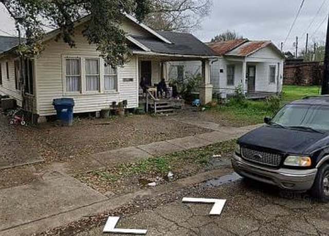 Property at 1017 8th St, Lafayette, LA 70501, 3 beds, 1 bath