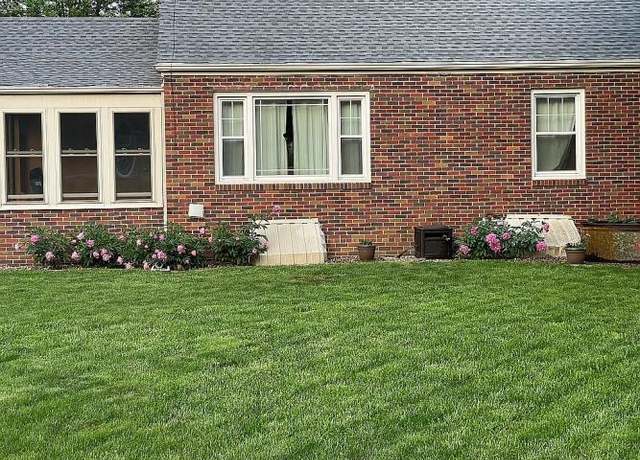 Property at 3937 39th St, Des Moines, IA 50310, 2 beds