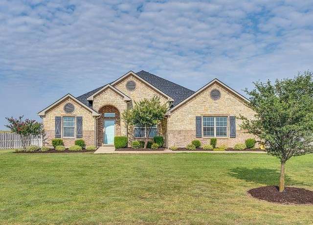 Property at 153 Heritage Pkwy W, Decatur, TX 76234, 4 beds, 3 baths