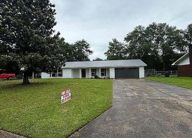 Property at 15460 Parkwood Dr N, Gulfport, MS 39503, 3 beds, 2 baths