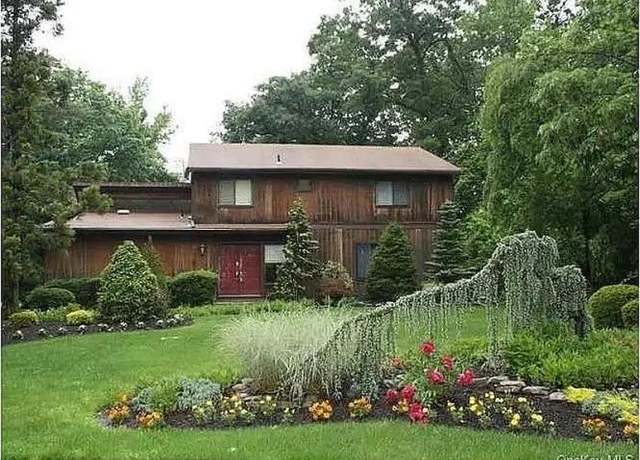 Property at 7 Karow Ct, Monsey, NY 10952, 4 beds, 3.5 baths
