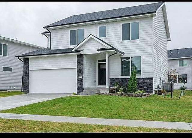 Property at 670 SE Drumlin Dr, Waukee, IA 50263, 4 beds, 2.5 baths