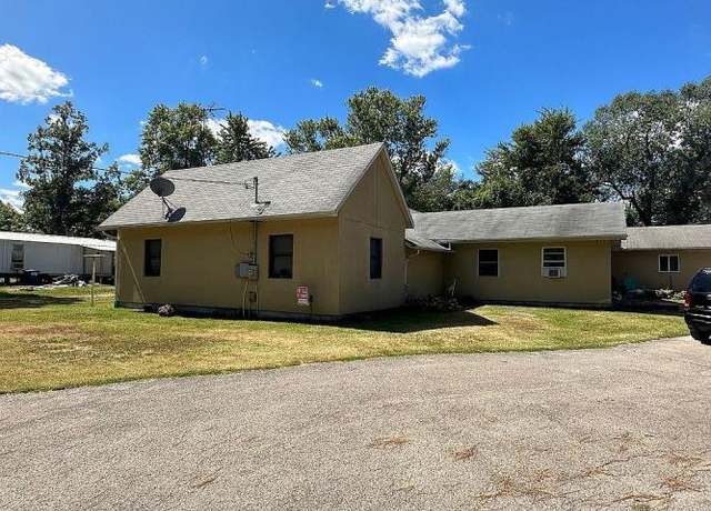 Property at 1112 W Park St, Willisville, IL 62997, 3 beds, 1.5 baths