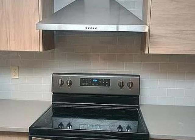 Property at 1013 Hunters Creek Dr, Desoto, TX 75115, 3 beds, 2.5 baths