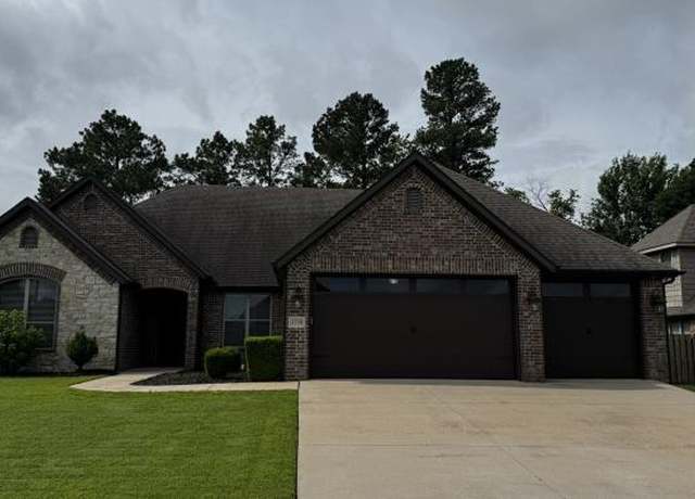 Property at 1730 Helen Ln, Bentonville, AR 72713, 4 beds, 2 baths