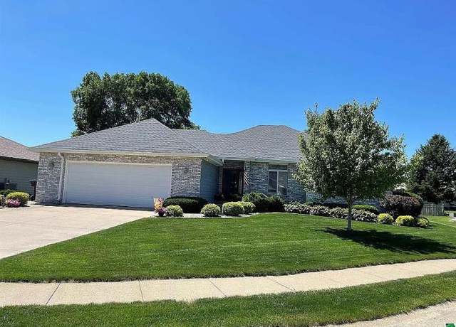 Property at 508 Red Bird Ln, South Sioux City, NE 68776, 2 beds, 3 baths