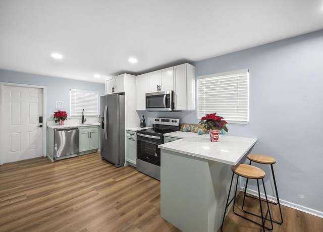 Property at 629 N F St, Lake Worth Beach, FL 33460, 2 beds, 1 bath