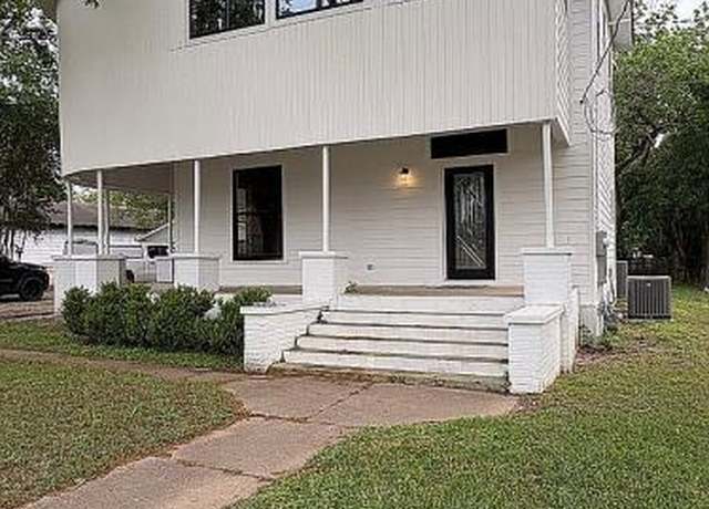 Property at 308 E Morris St #308, Yoakum, TX 77995, 4 beds, 2 baths