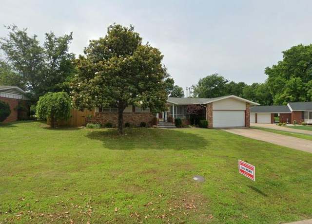 Property at 501 E 25th St, Baxter Springs, KS 66713, 3 beds, 3 baths
