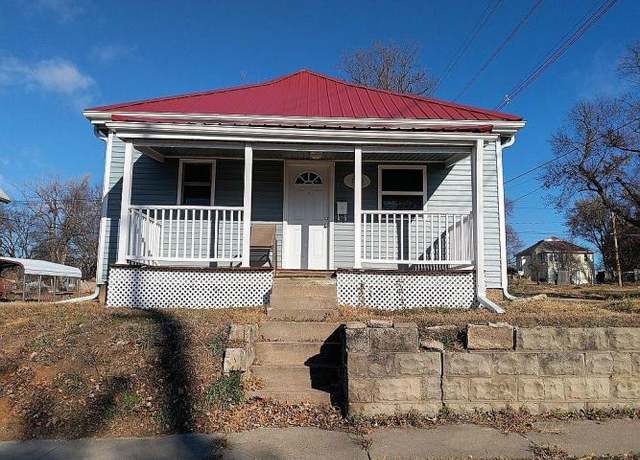 Property at 1229 3rd St, Fairbury, NE 68352, 2 beds, 1 bath