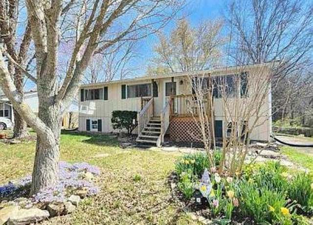 Property at 606 W Kennedy Dr, De Soto, IL 62924, 3 beds, 1 bath