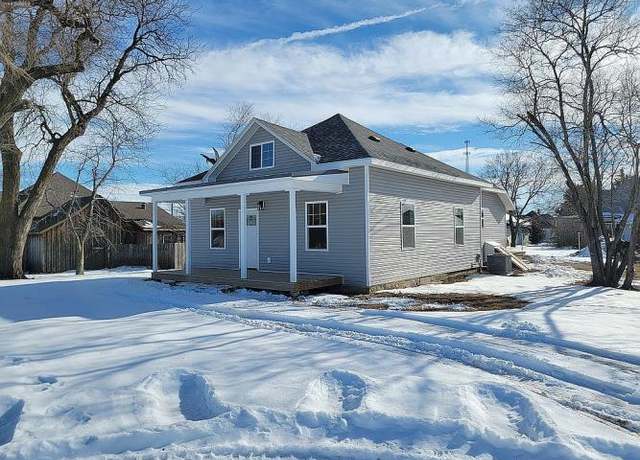 Property at 321 E Court St, Lincoln, KS 67455, 3 beds, 1.5 baths