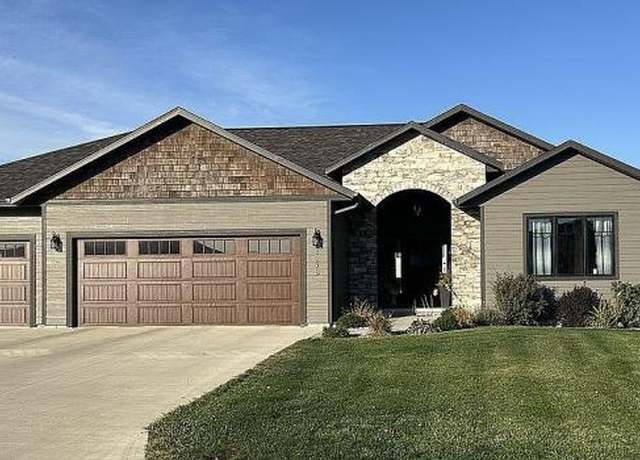 Property at 1273 9th Ave SE, Sioux Center, IA 51250, 5 beds, 3 baths