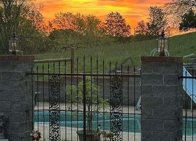 Property at 117 Deerfield Dr, Columbia, TN 38401, 8 beds, 5 baths