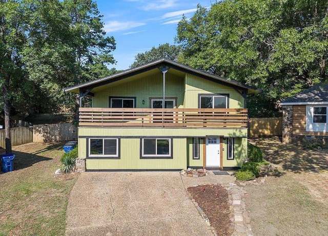 Property at 5 Random Oaks Cv, Maumelle, AR 72113, 3 beds, 2 baths