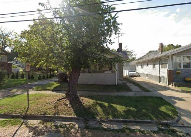 Property at 423 S McClellan St, Decatur, IL 62522, 3 beds, 1 bath