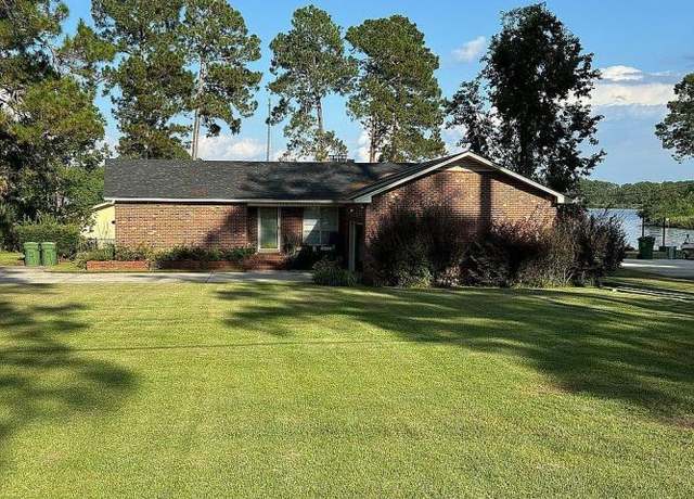 Property at 446 Seminole Dr, Moultrie, GA 31768, 3 beds, 2 baths