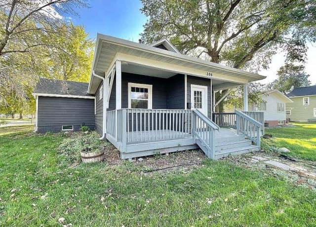 Property at 206 3rd St SE, Altoona, IA 50009, 2 beds, 2 baths