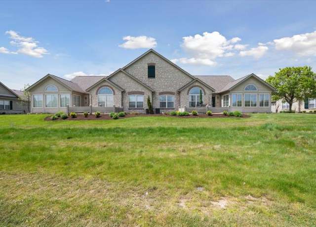 Property at 2730B N Canterbury Cir, Port Clinton, OH 43452, 2 beds, 2 baths