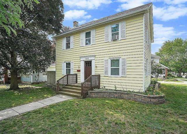 Property at 1024 Chatham St NW, Grand Rapids, MI 49504, 4 beds, 3 baths