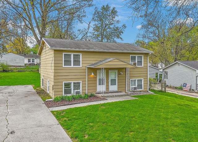 Property at 4013 Briarcliff Dr, Des Moines, IA 50317, 4 beds, 2 baths