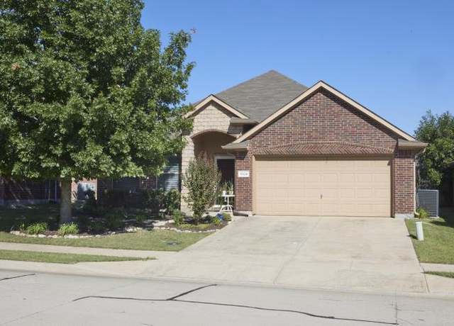 Property at 1004 Vintage Ave, Gainesville, TX 76240, 3 beds, 2 baths