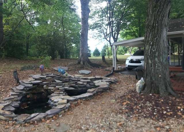Property at 5432 Cemetery Rd, Bowling Green, KY 42103, 2 beds, 1.5 baths