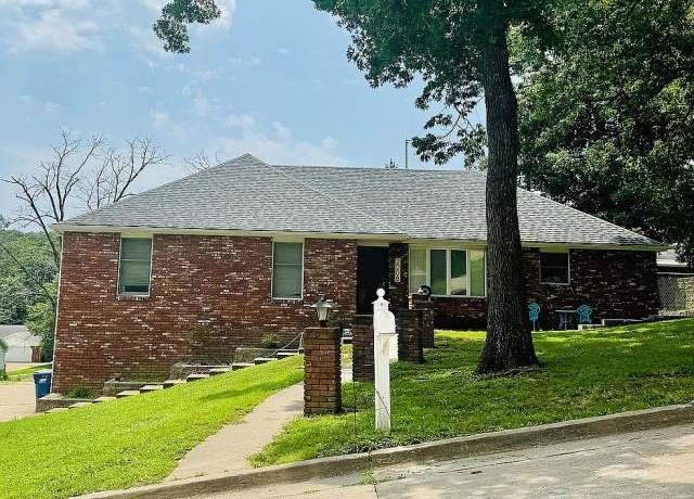 Property at 2008 Chickadee Rd, Jefferson City, MO 65101, 3 beds, 3 baths