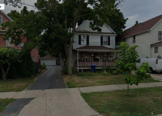 Property at 808 8th St, Waukegan, IL 60085, 6 beds, 2 baths