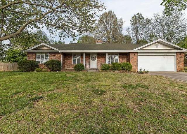 Property at 824 Highland Dr, Aurora, MO 65605, 3 beds, 2 baths