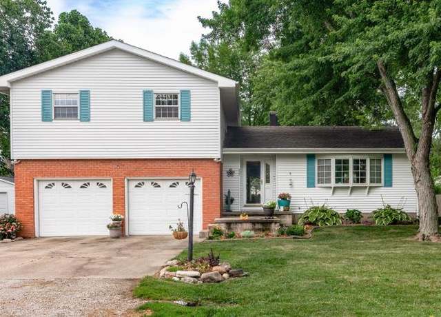 Property at 17 Park Dr, Villa Grove, IL 61956, 4 beds, 2.5 baths