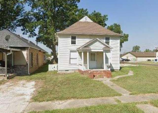 Property at 424 N Chestnut St, Iola, KS 66749, 3 beds, 3 baths