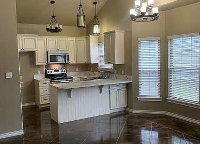 Property at 1000 W 11th St, Sulphur, OK 73086, 4 beds, 2 baths