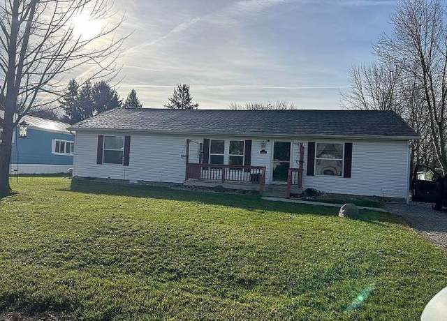 Property at 5740 Iroquois Dr, Howell, MI 48843, 4 beds, 2 baths