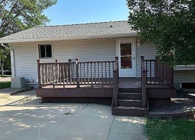 Property at 419 N Van Buren Ave, Pierre, SD 57501, 4 beds, 2 baths