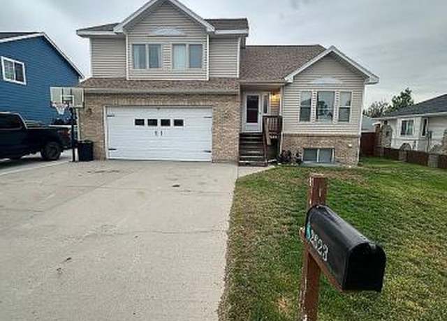 Property at 2623 Inverness Blvd, Rawlins, WY 82301, 4 beds, 2.5 baths